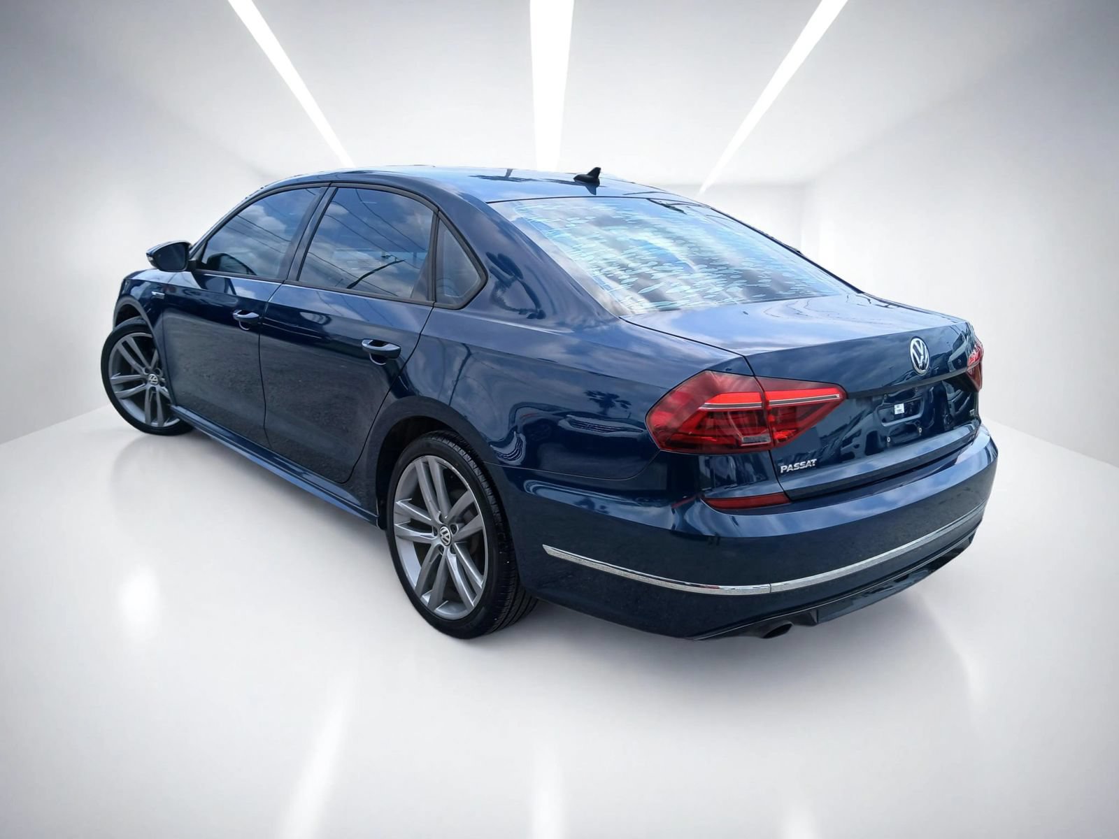 Used 2018 Volkswagen Passat 2.0T S FWD image 4