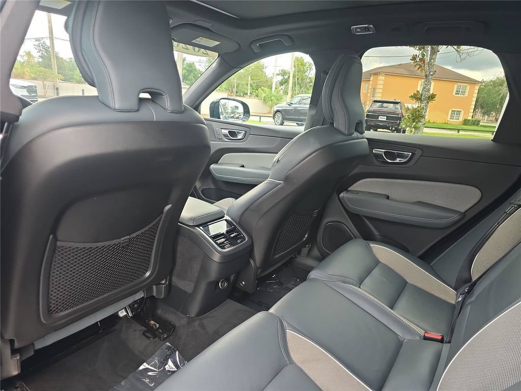 Used 2020 Volvo XC60 T5 R-Design w/ Protection Package Premier FWD image 11