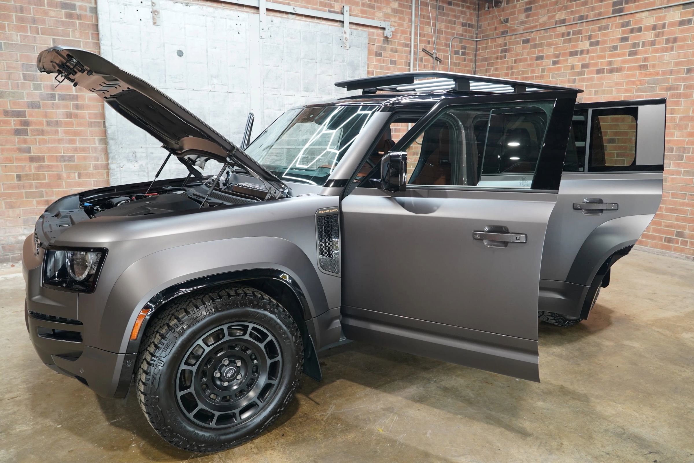 Used 2025 Land Rover Defender 110 image 42