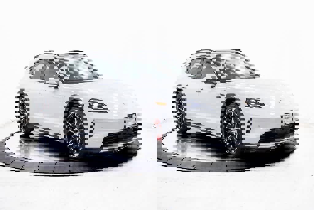 Certified 2025 Porsche Taycan 4S image 6