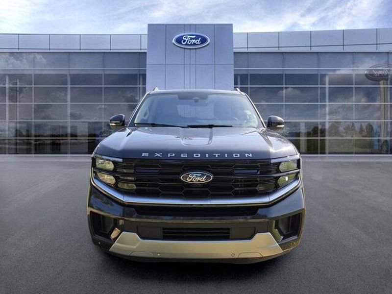 Used 2025 Ford Expedition Platinum AWD/4WD image 3