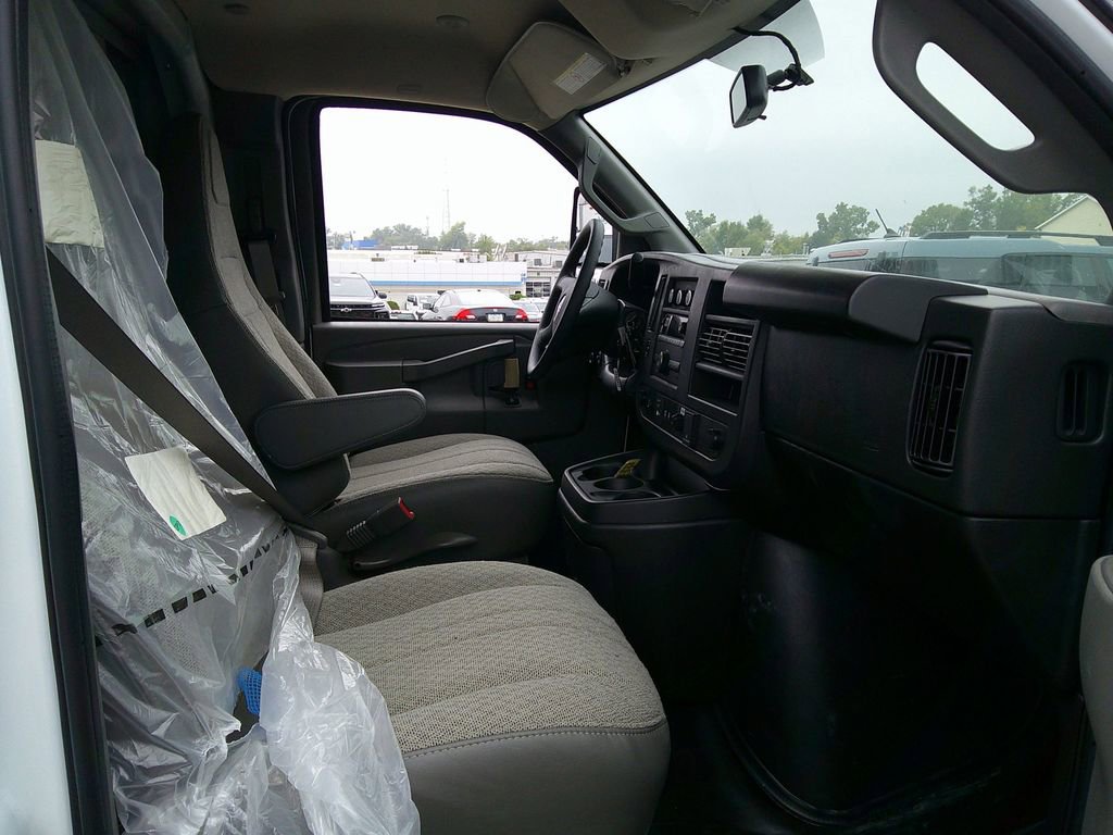 New 2025 GMC Savana 3500 w/ Power Convenience Package image 9