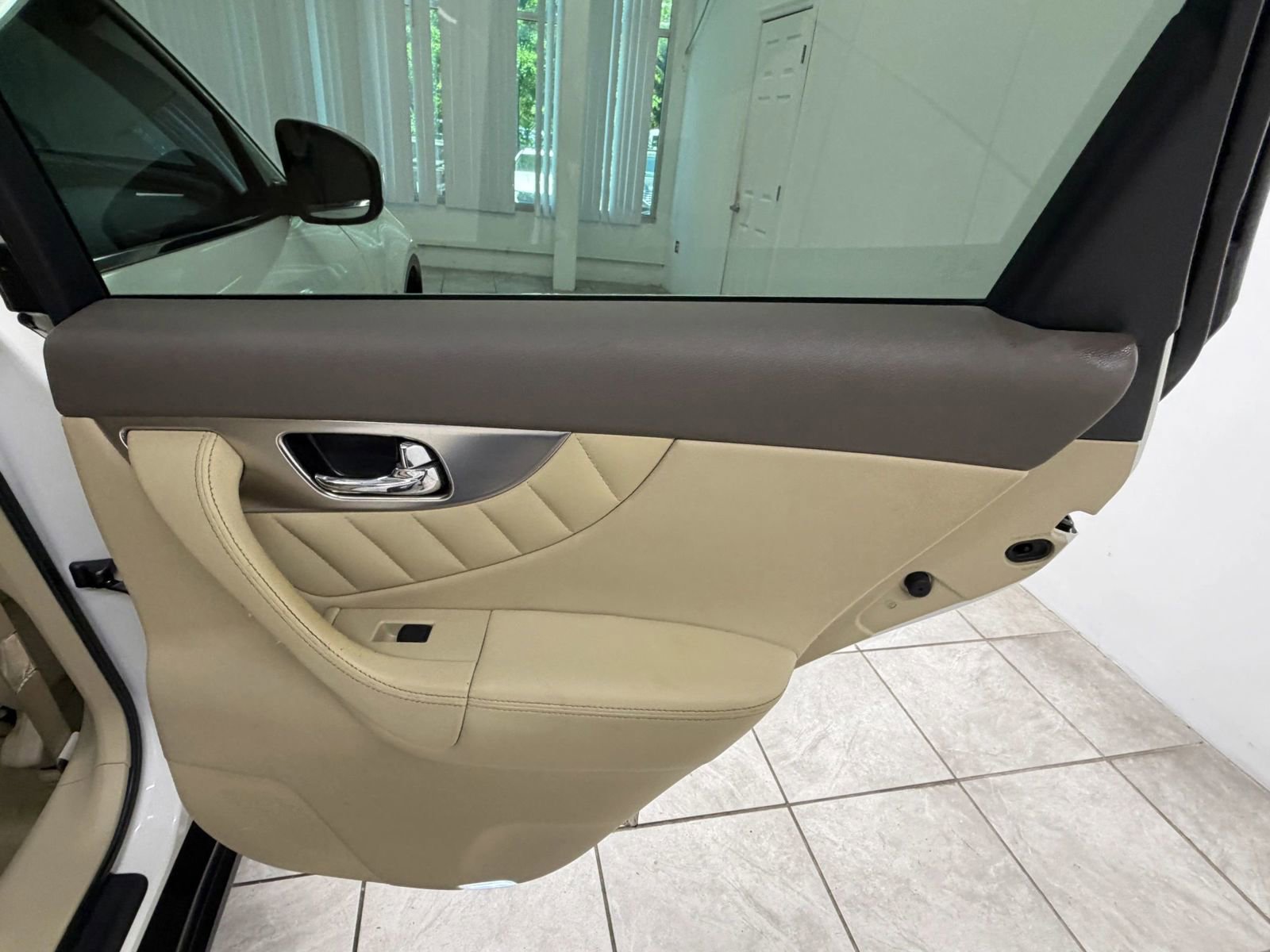 Used 2009 INFINITI FX35 2WD w/ Navigation Pkg image 18
