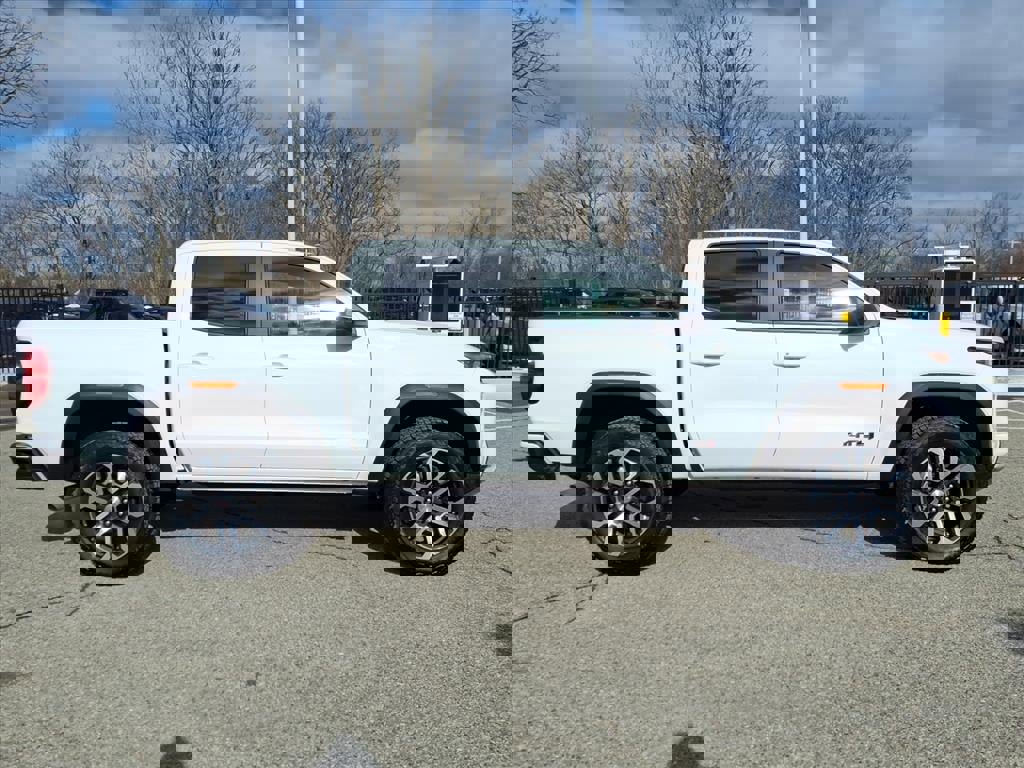 Used 2024 GMC Canyon AT4 w/ Canyon Safety Plus Package image 9