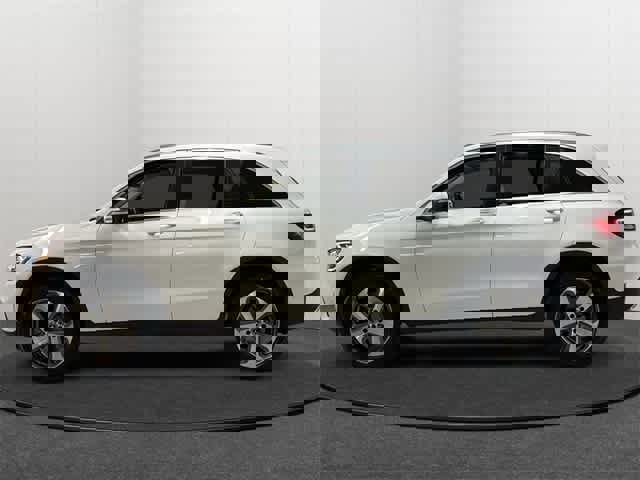Used 2022 Mercedes-Benz GLC 300 4MATIC image 3
