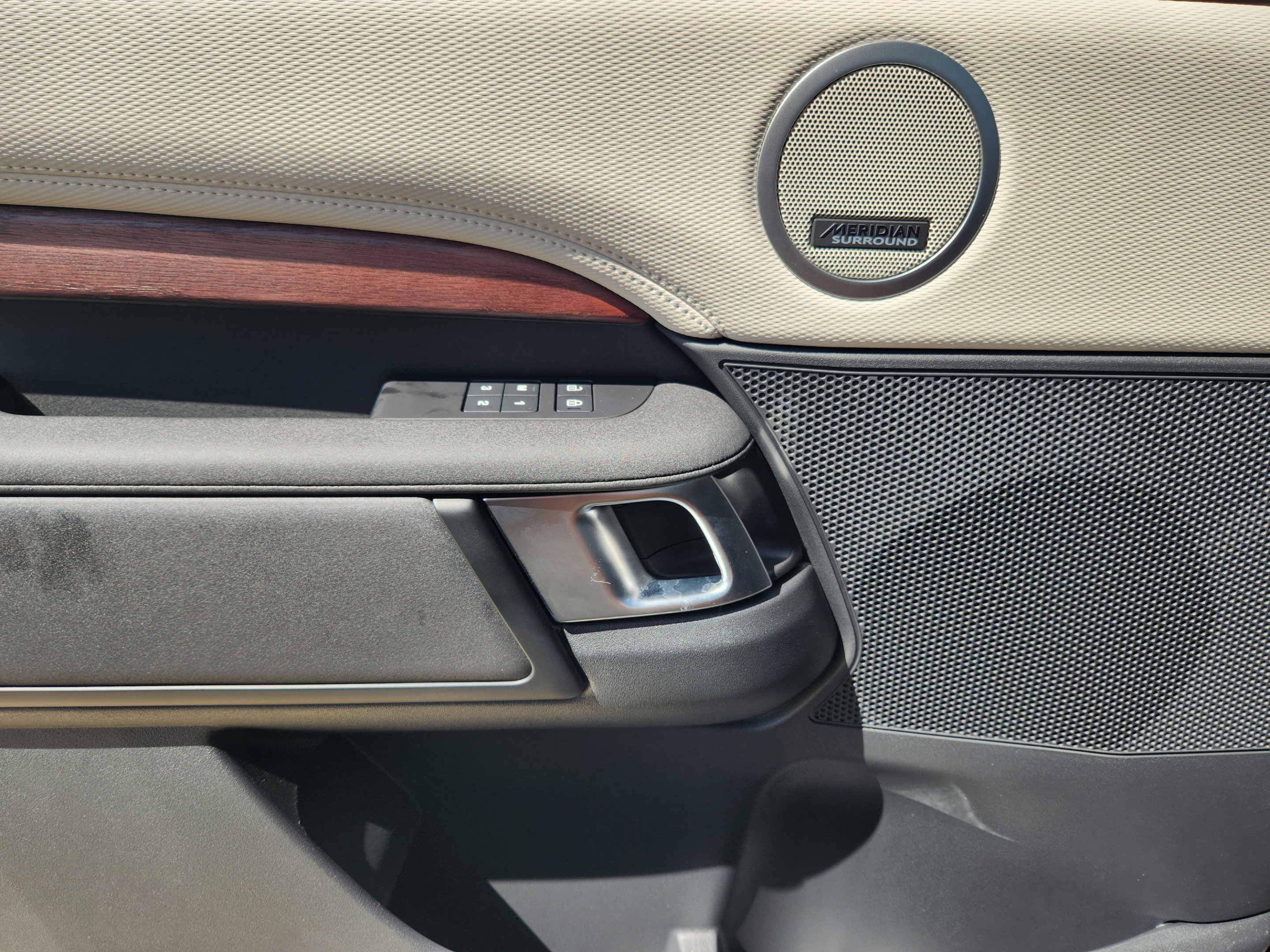 New 2026 Land Rover Discovery Dynamic SE AWD/4WD image 18