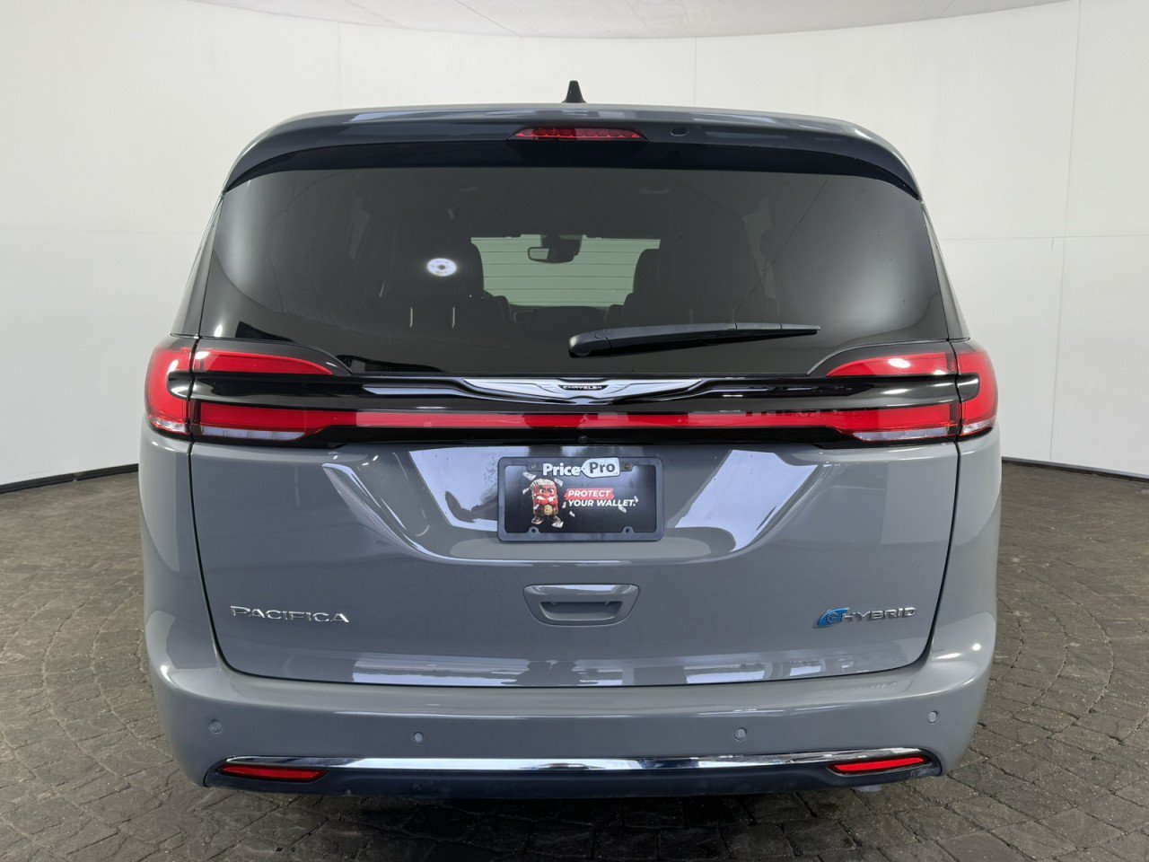 Used 2025 Chrysler Pacifica Select FWD image 6