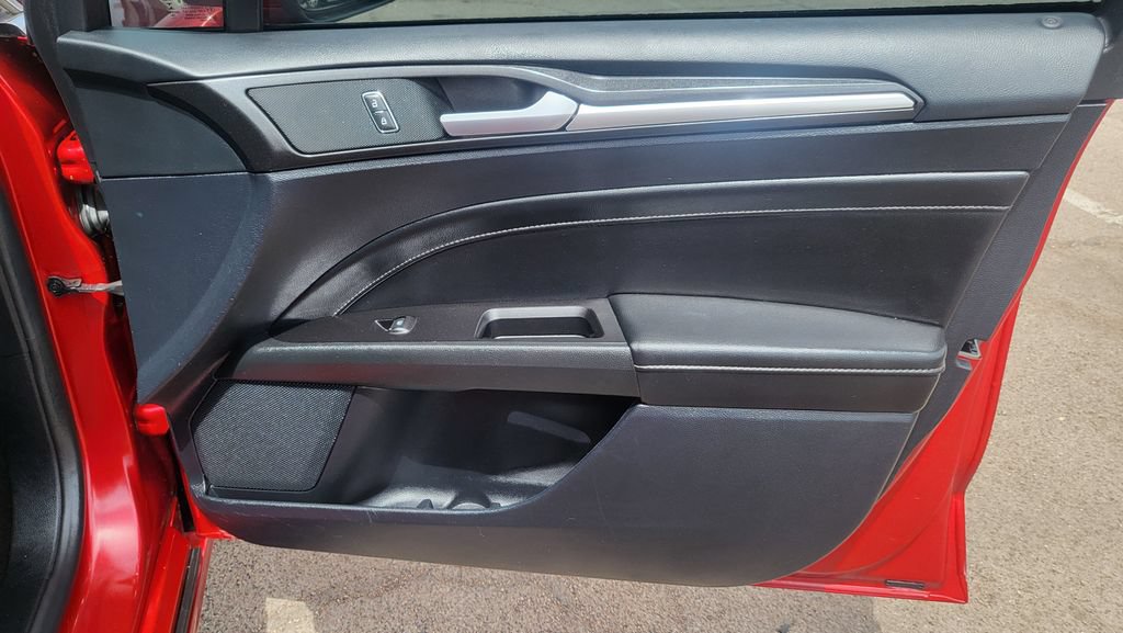 Used 2020 Ford Fusion Energi Titanium FWD image 17