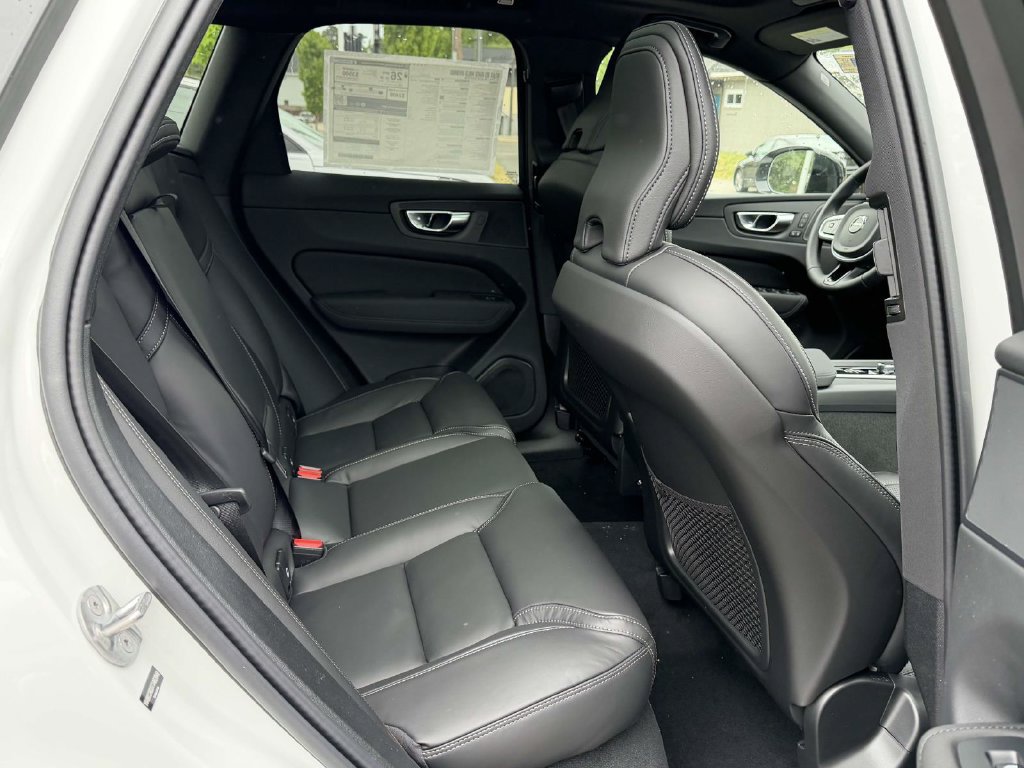 New 2026 Volvo XC60 B5 Ultra w/ Climate Package AWD/4WD image 12