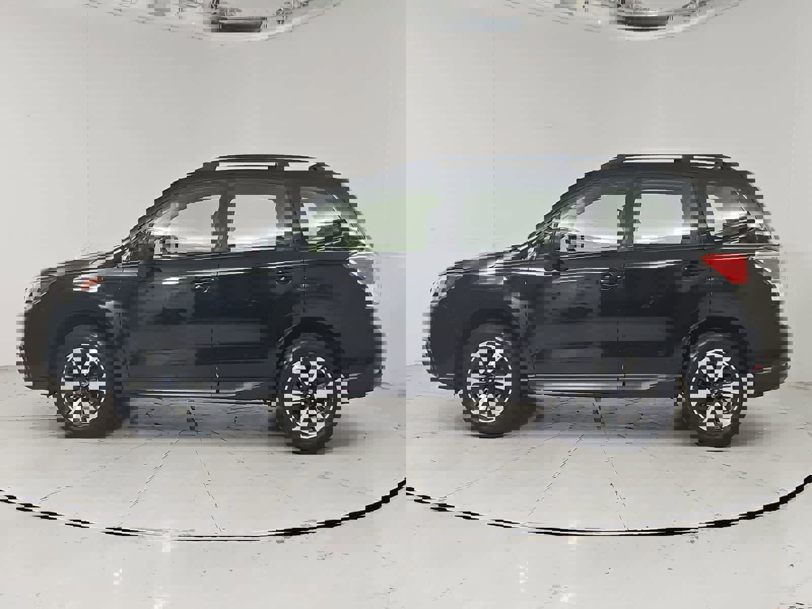 Used 2017 Subaru Forester 2.5i w/ Alloy Wheel Package image 3