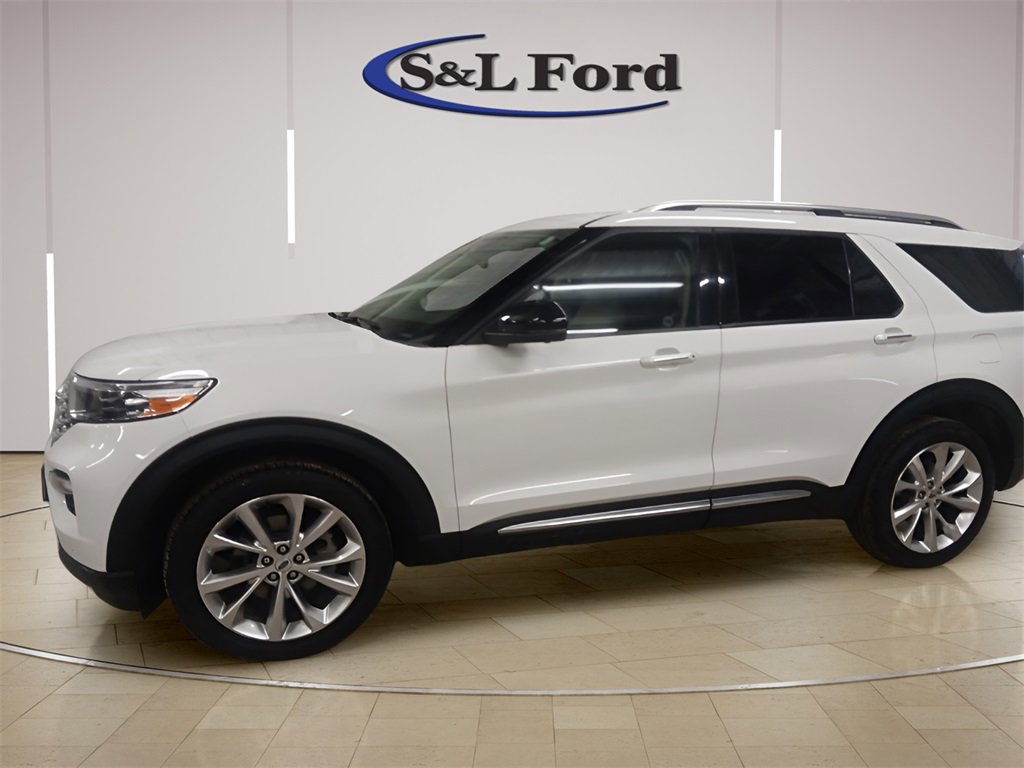 Used 2023 Ford Explorer Platinum w/ Technology Package image 2