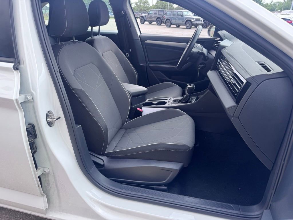 Used 2025 Volkswagen Jetta Sport FWD image 22