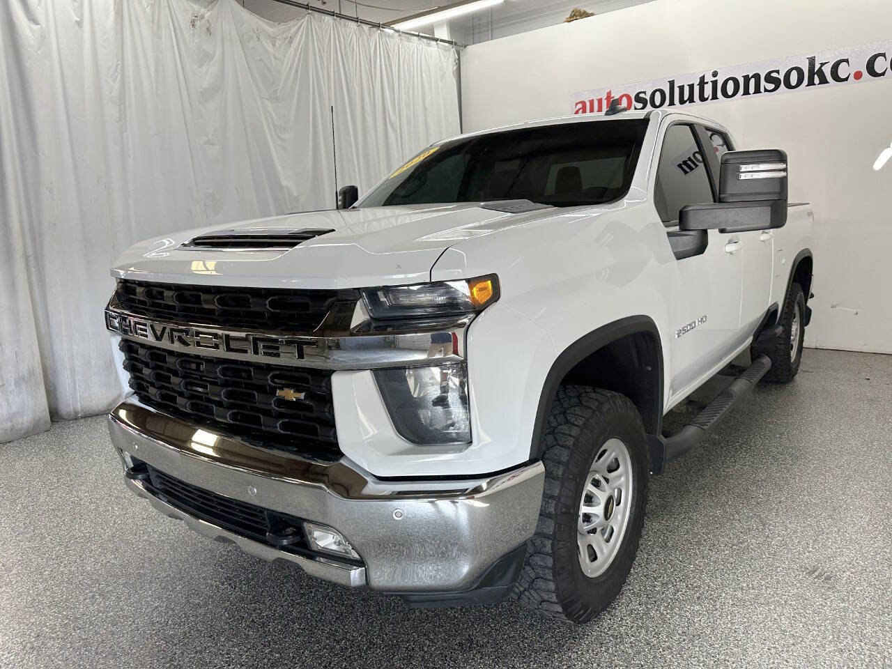 Used 2020 Chevrolet Silverado 2500 LT w/ Convenience Package image 3