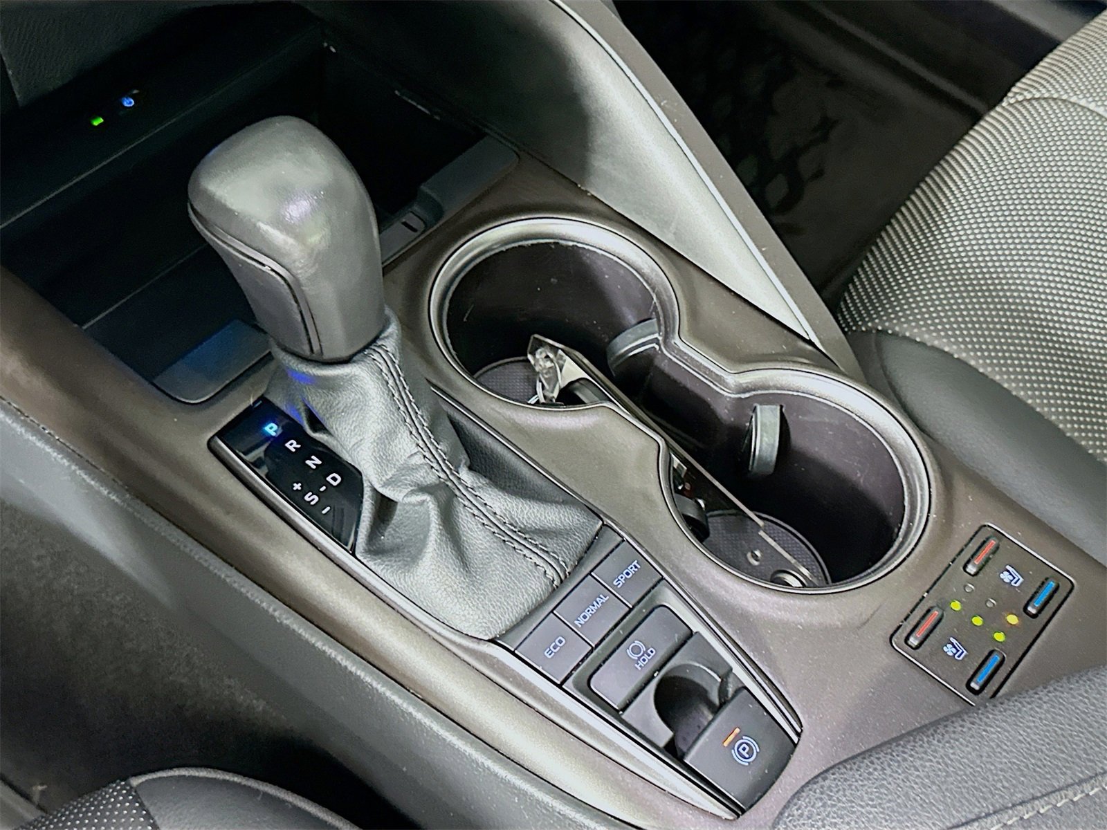 Used 2024 Toyota Camry XSE w/ Navigation Package image 17