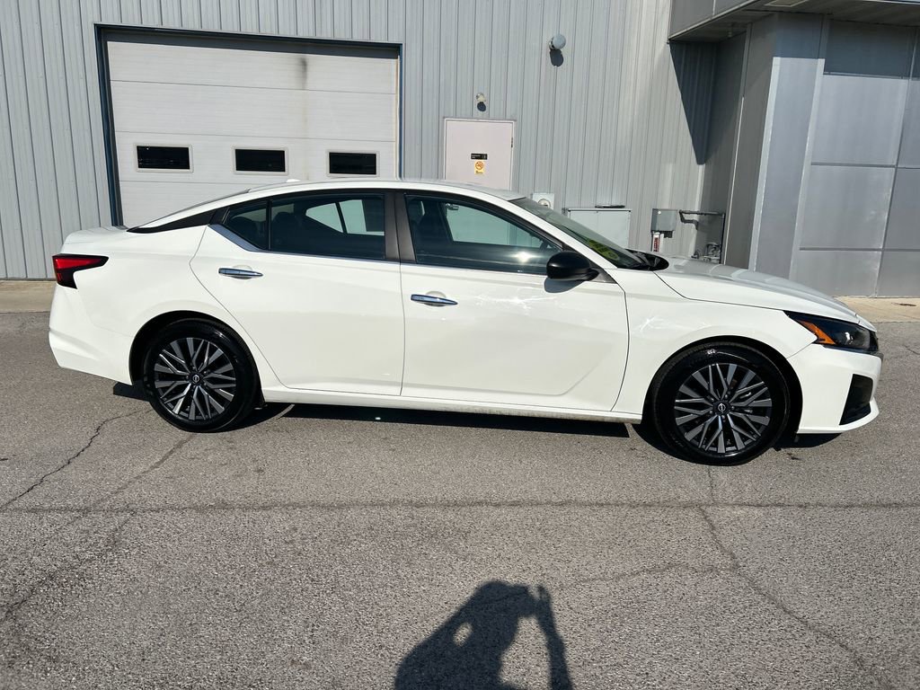 Used 2025 Nissan Altima 2.5 SV FWD image 8
