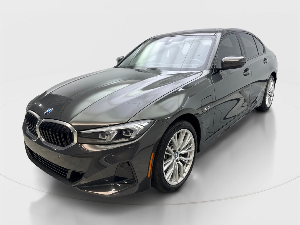 Used 2023 BMW 330e xDrive w/ Premium Package AWD/4WD image 3