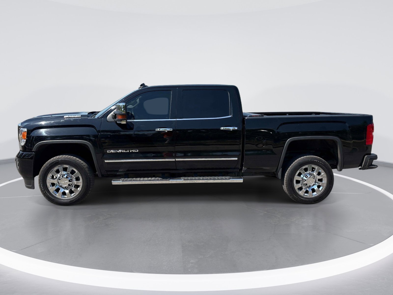 Used 2019 GMC Sierra 2500 Denali w/ Duramax Plus Package AWD/4WD image 5