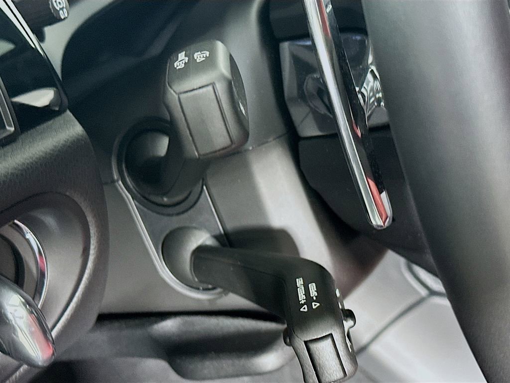 Certified 2026 Porsche Macan image 11