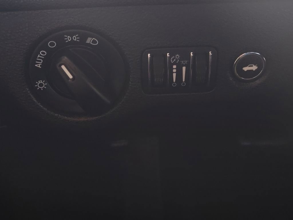 Used 2013 Dodge Charger SE w/ Connectivity Group image 10