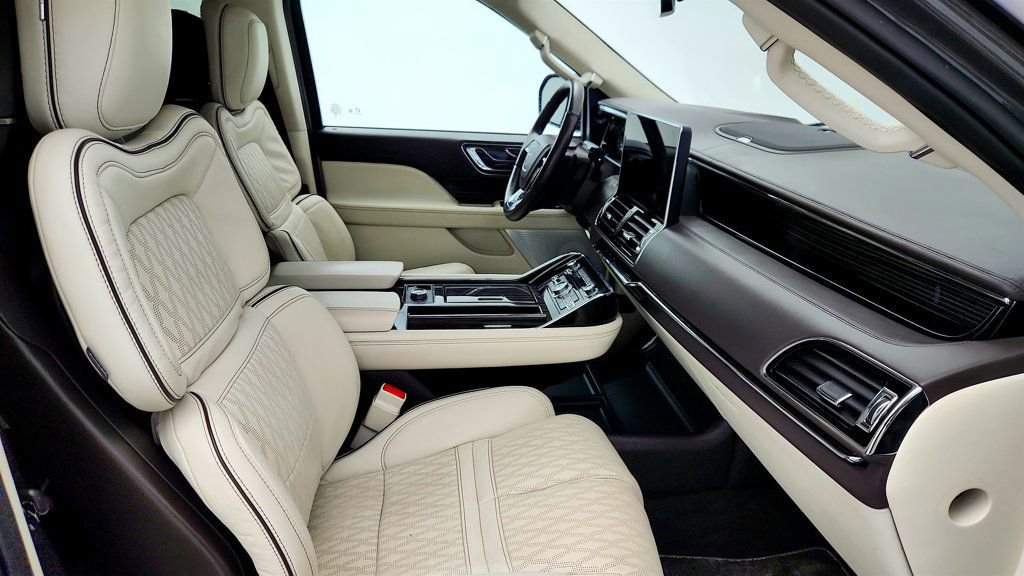 Used 2024 Lincoln Navigator Black Label image 25