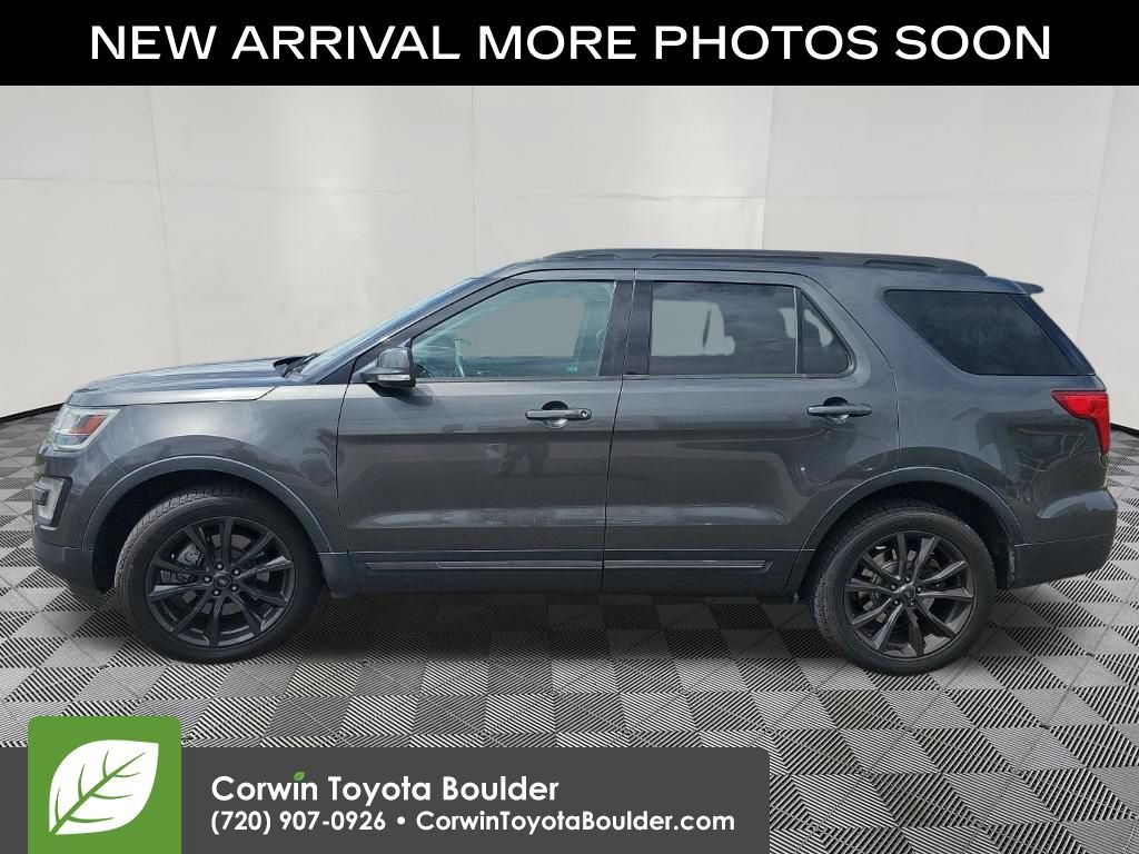 Used 2017 Ford Explorer XLT w/ Equipment Group 202A AWD/4WD image 4