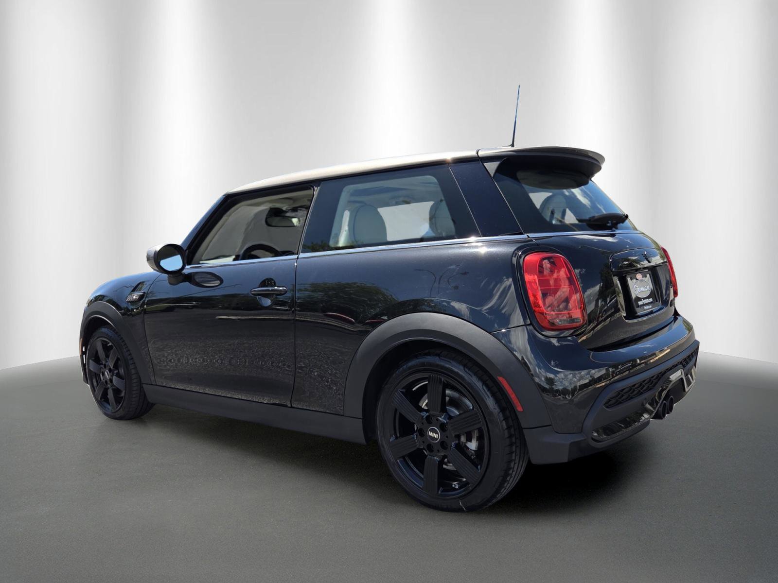 Used 2023 MINI Cooper S w/ Signature Upholstery Package FWD image 5