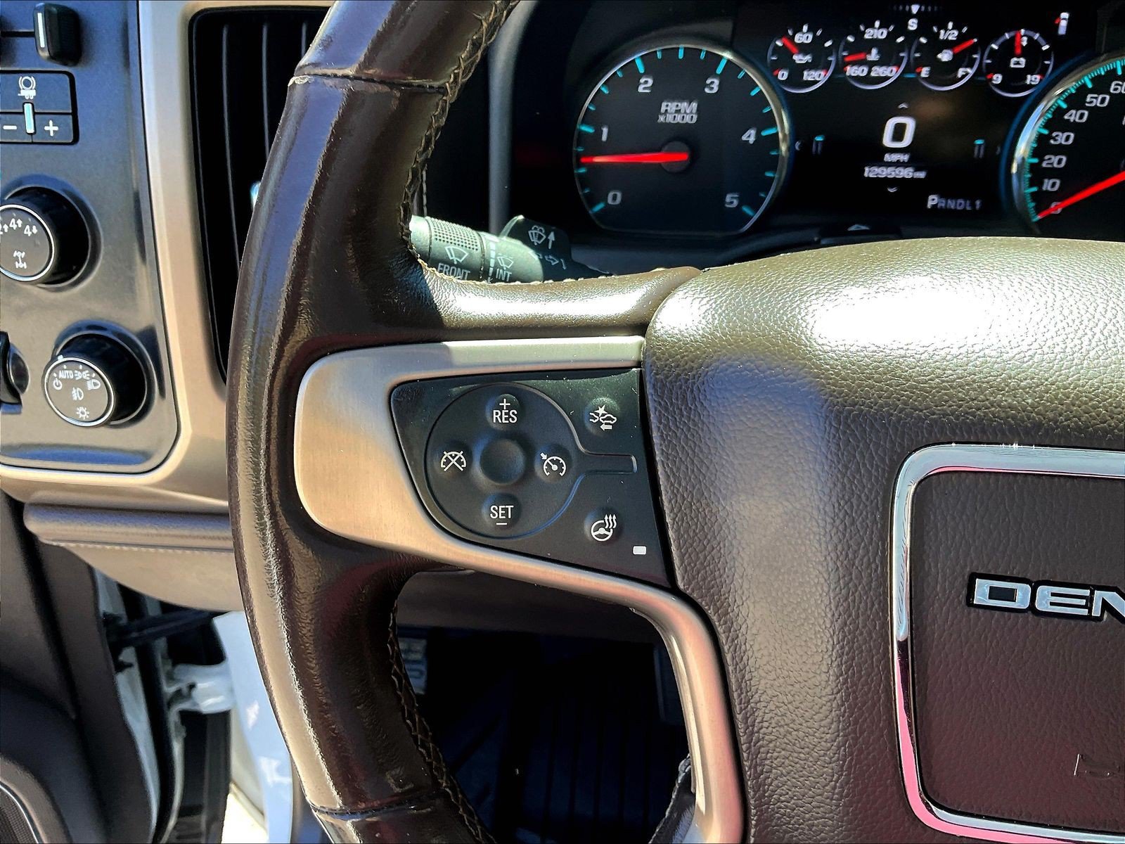 Used 2018 GMC Sierra 2500 Denali w/ Duramax Plus Package AWD/4WD image 14