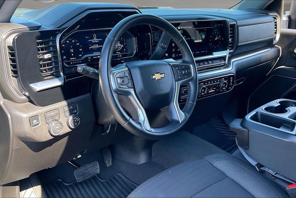 Used 2025 Chevrolet Silverado 2500 LT w/ Convenience Package AWD/4WD image 17