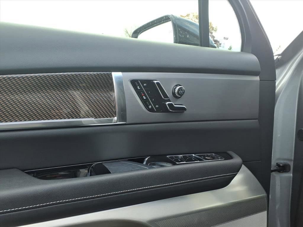 Used 2026 Cadillac Vistiq Sport w/ LPO, Floor Liner Package image 14