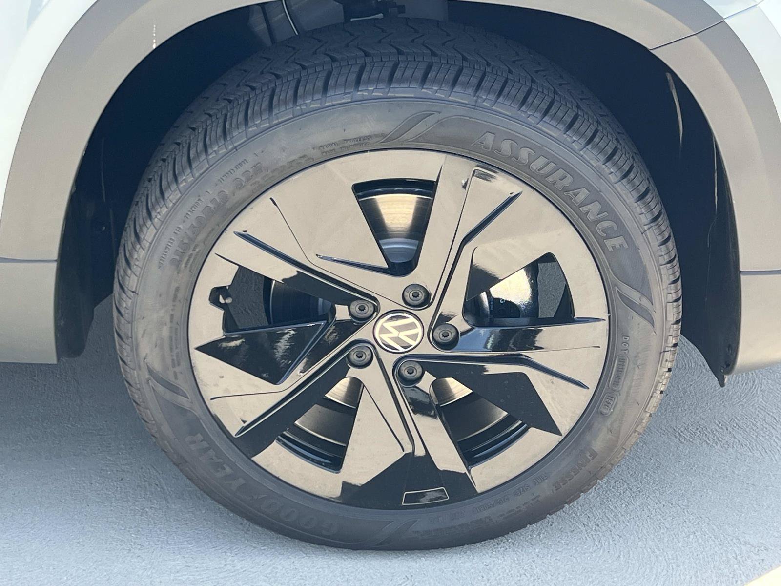 New 2026 Volkswagen Taos SE FWD image 30