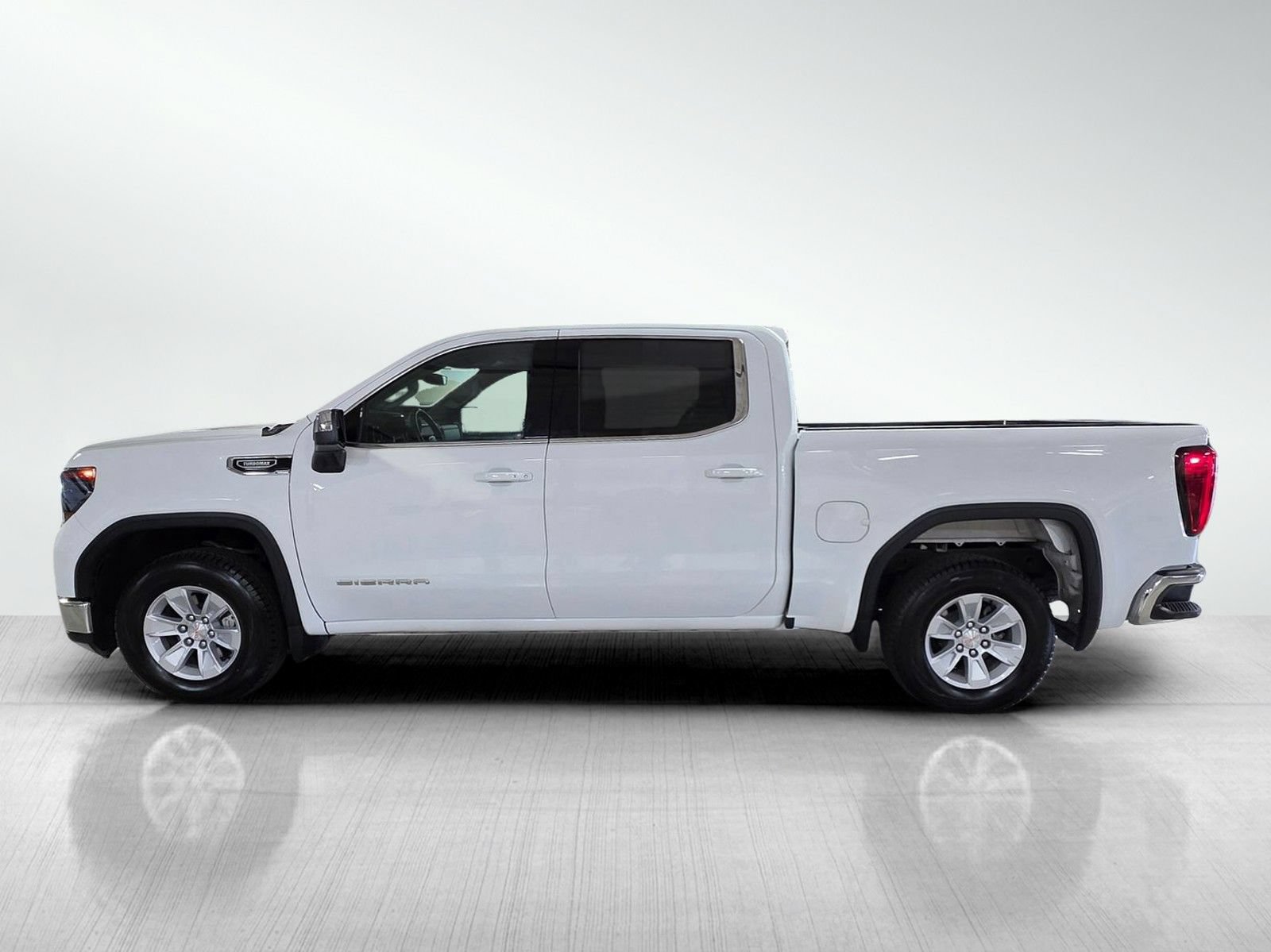 Used 2024 GMC Sierra 1500 SLE RWD image 4