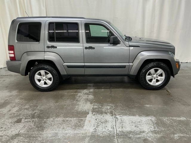 Used 2012 Jeep Liberty Sport AWD/4WD image 2