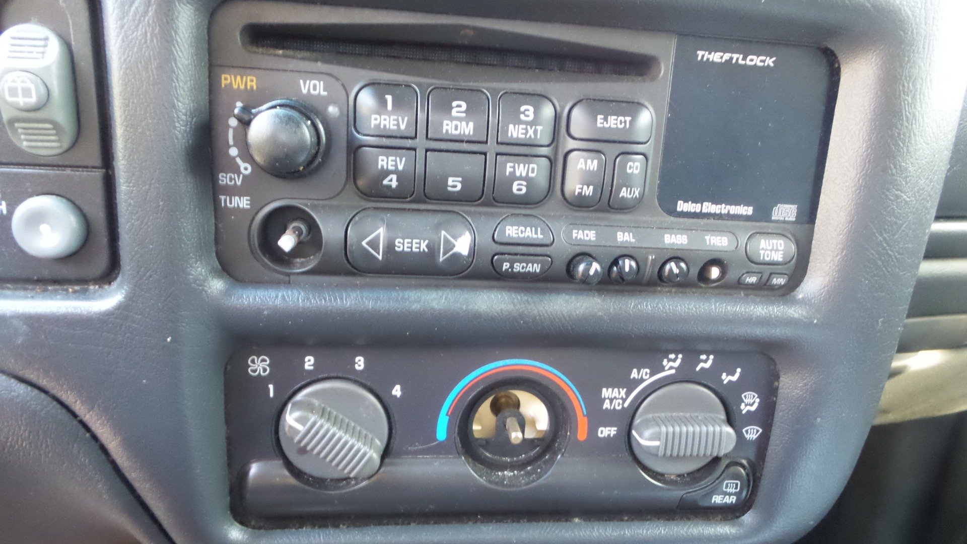 Used 2000 Chevrolet Blazer LS w/ LS Preferred Equipment Group AWD/4WD image 23