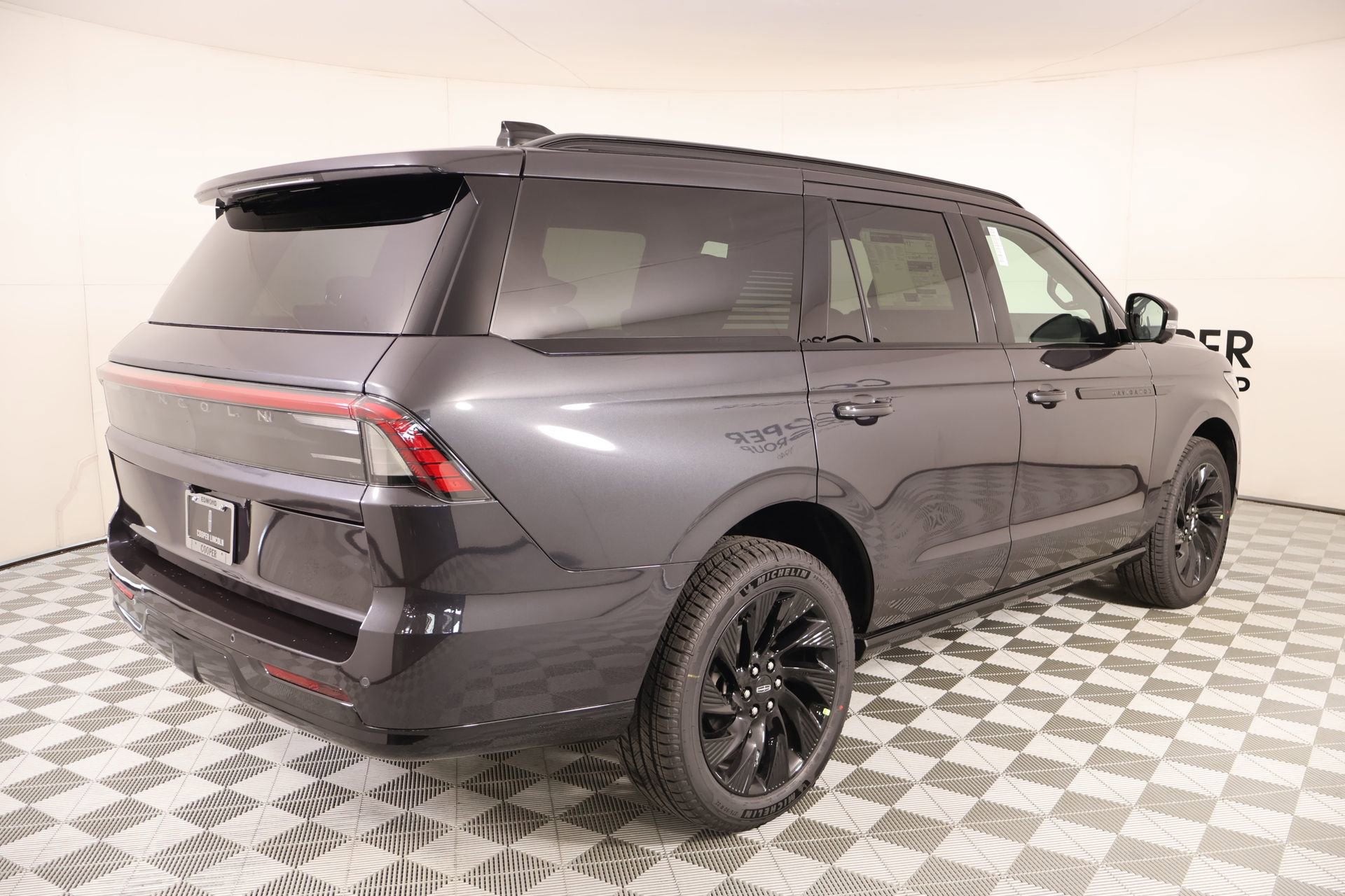 New 2026 Lincoln Navigator Reserve w/ Jet Appearance Package AWD/4WD image 22