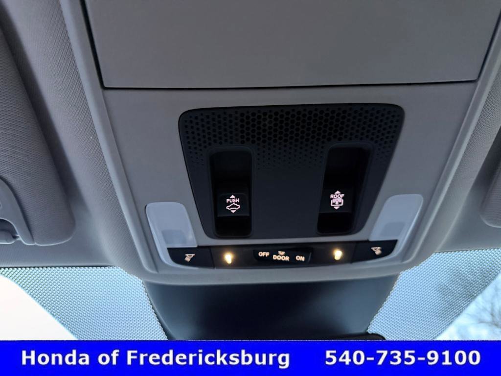 Used 2025 Honda Pilot Elite image 25