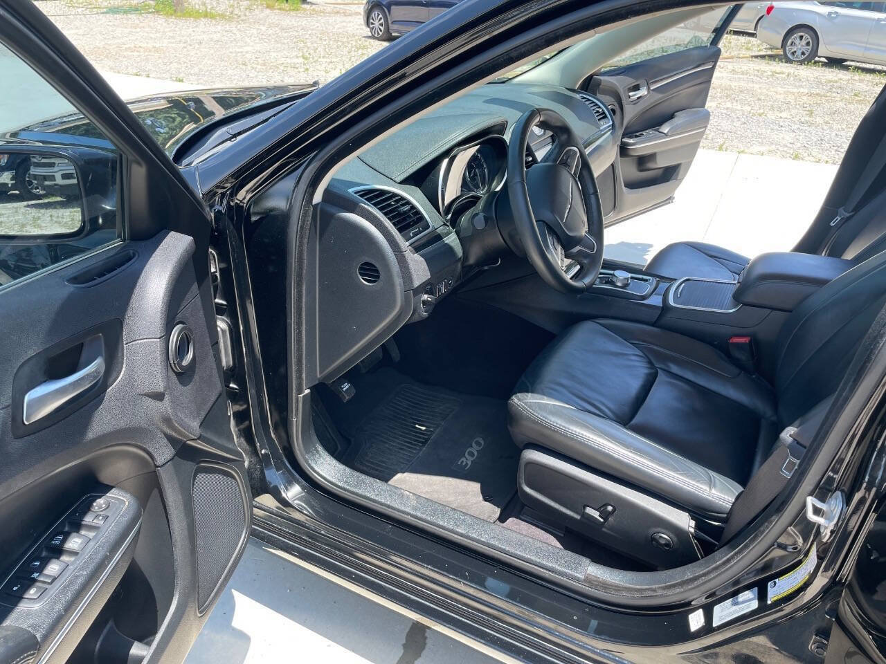 Used 2017 Chrysler 300 Limited RWD image 14