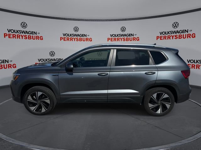 Used 2024 Volkswagen Taos SE w/ Panoramic Sunroof Package AWD/4WD image 5