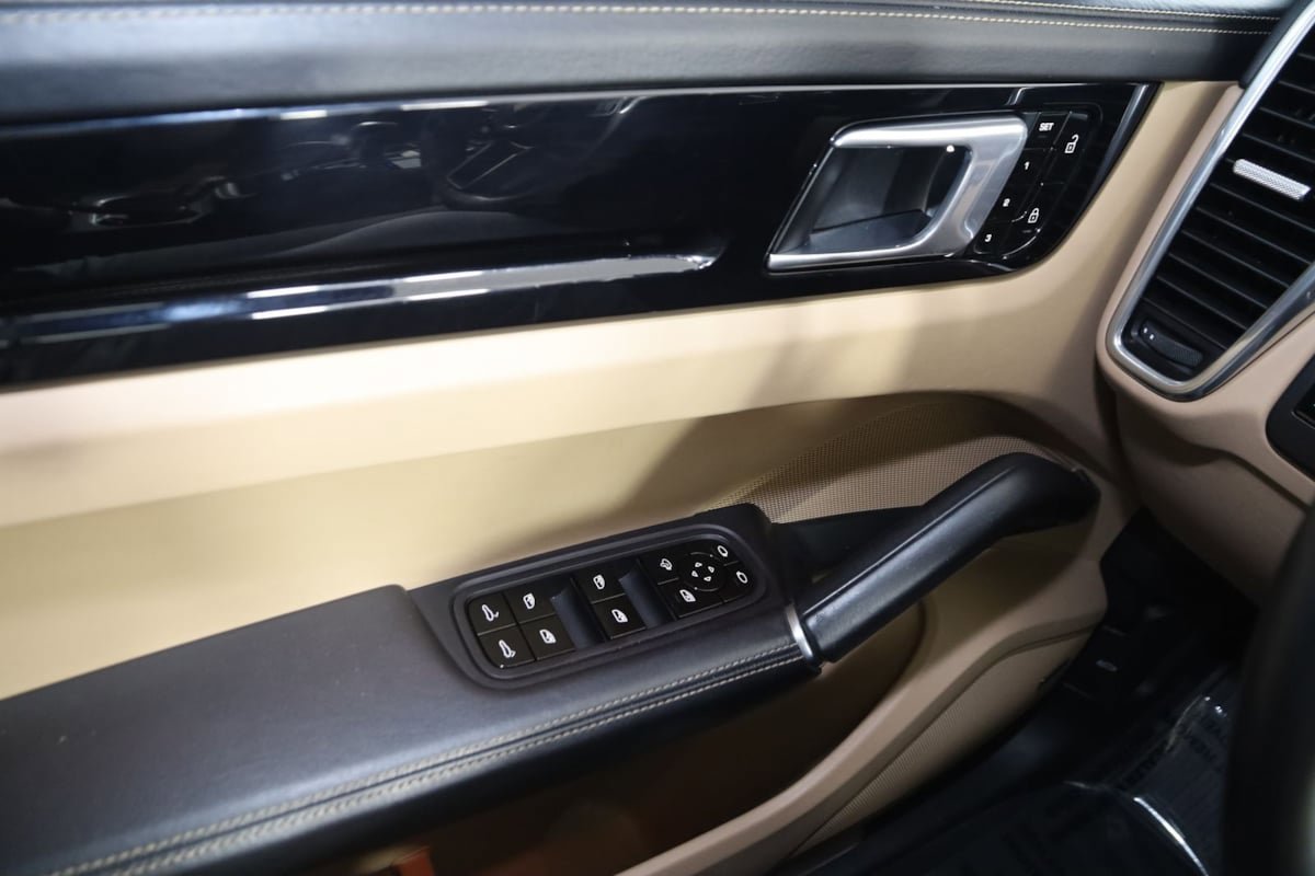 Used 2020 Porsche Cayenne AWD/4WD image 38