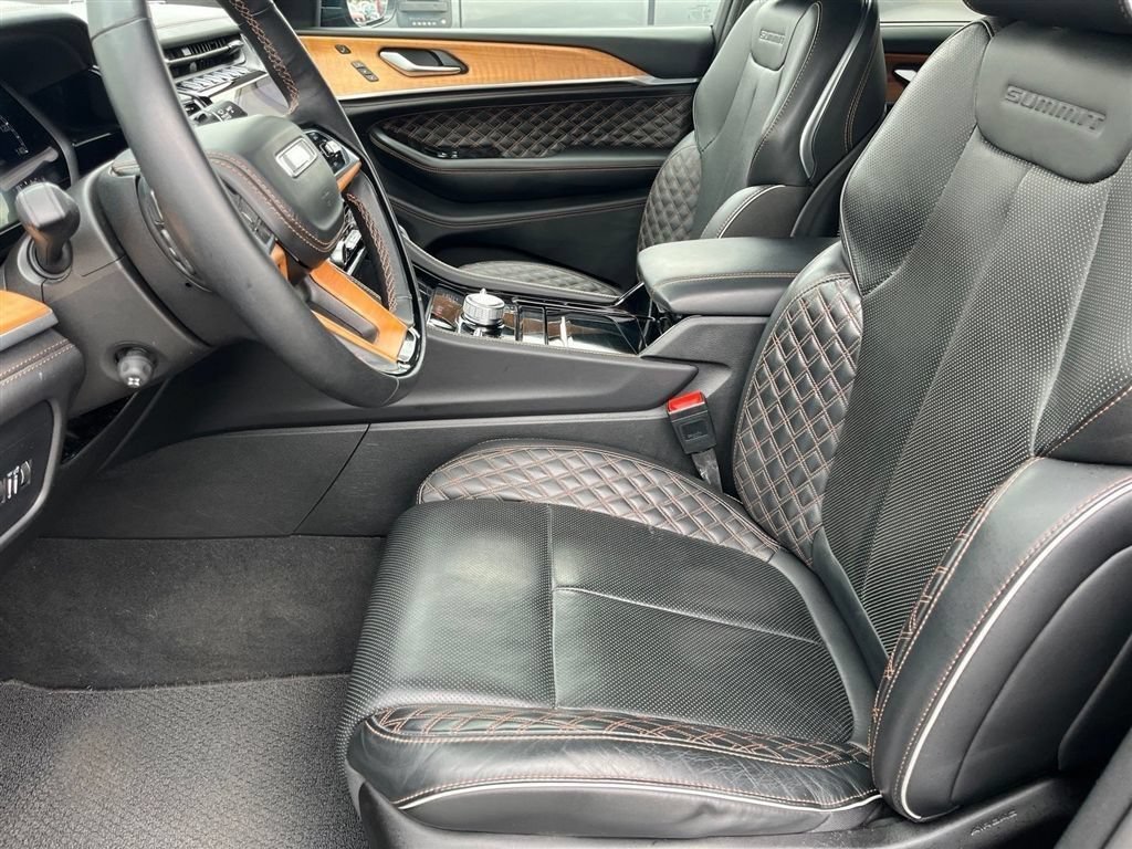 Used 2024 Jeep Grand Cherokee Summit AWD/4WD image 13