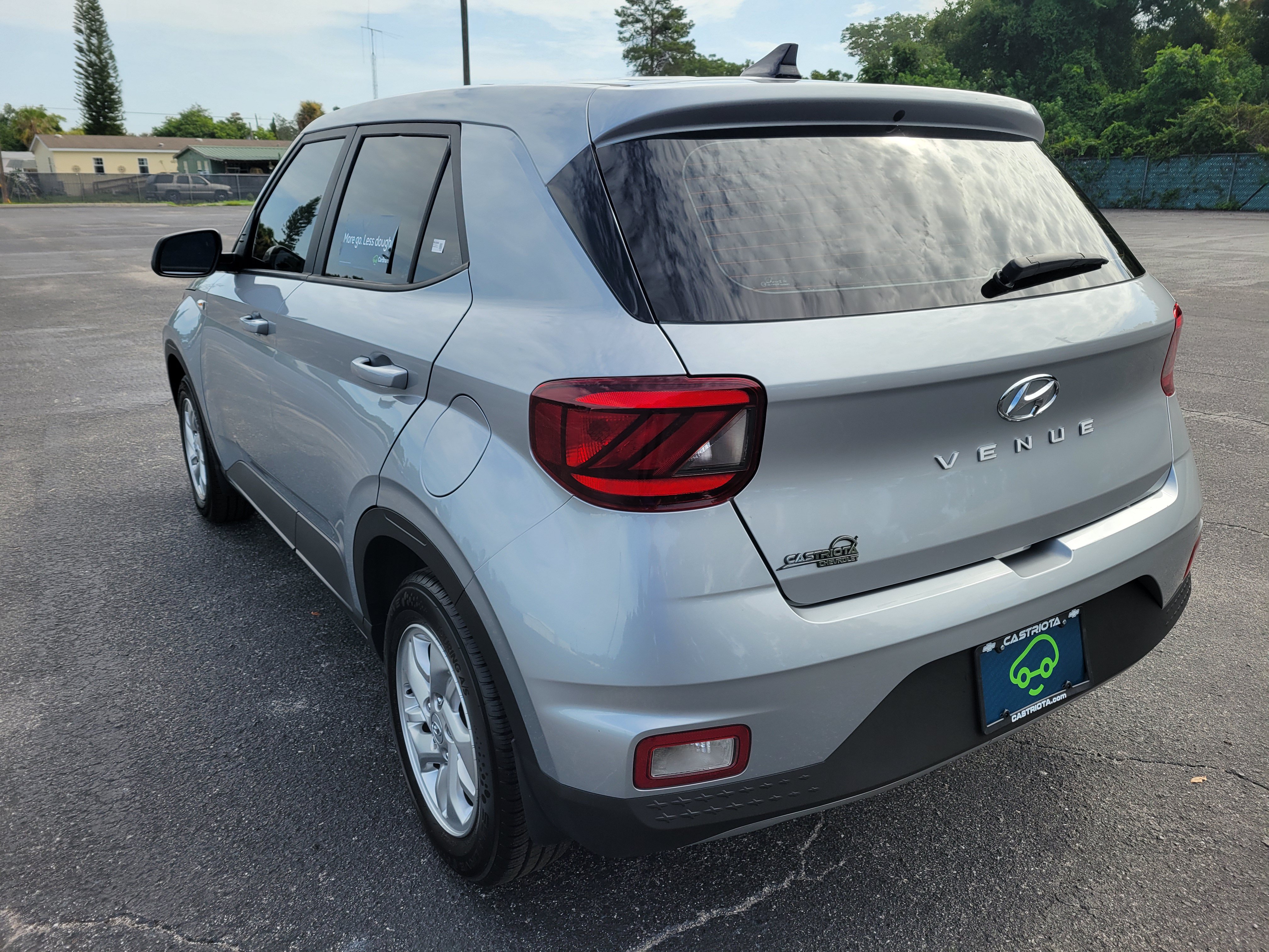 Used 2021 Hyundai Venue SE FWD image 8