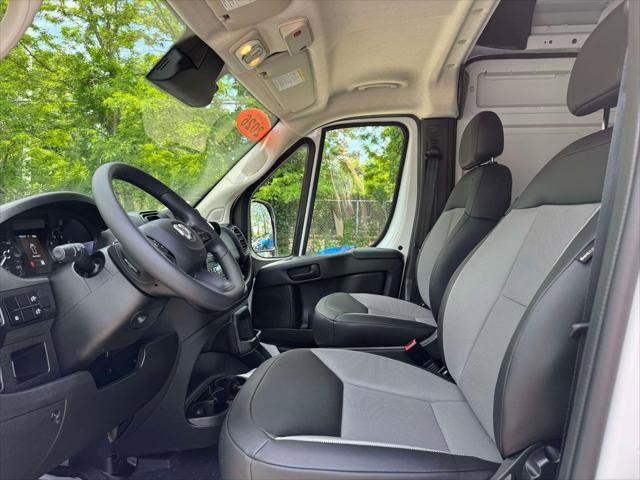 Used 2026 RAM ProMaster 2500 w/ Convenience Group FWD image 15