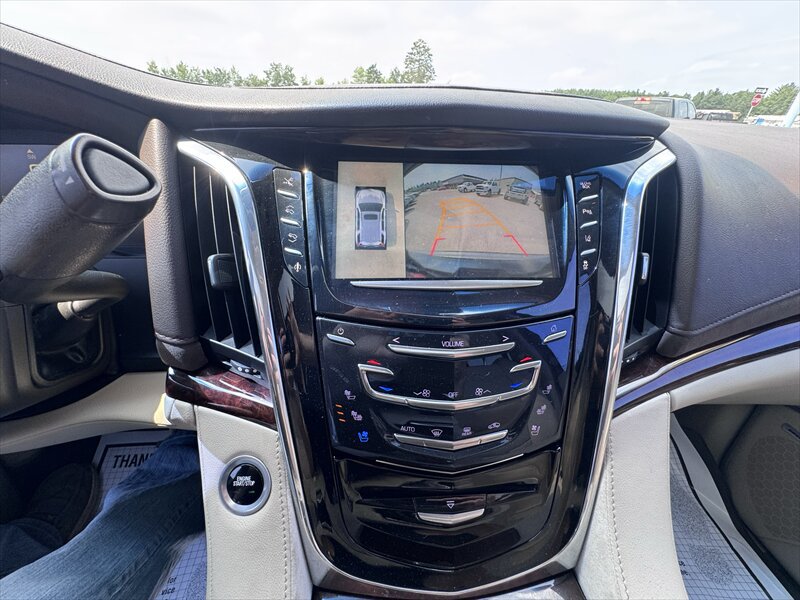 Used 2015 Cadillac Escalade Premium AWD/4WD image 16
