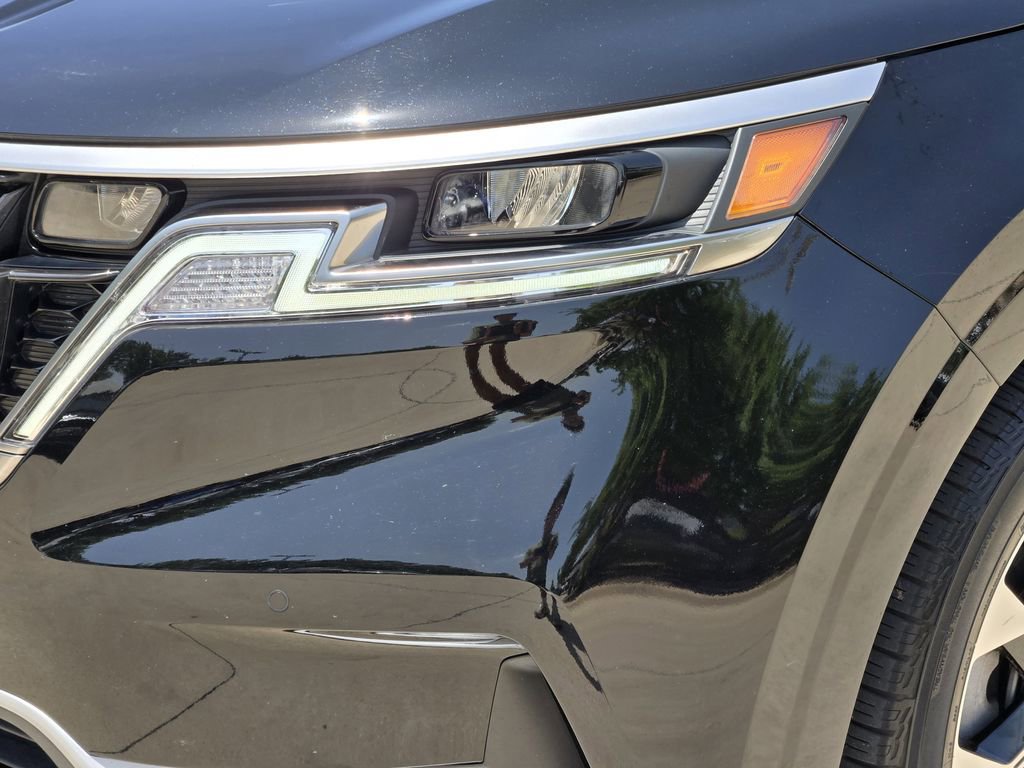 Used 2024 Kia Carnival EX FWD image 15
