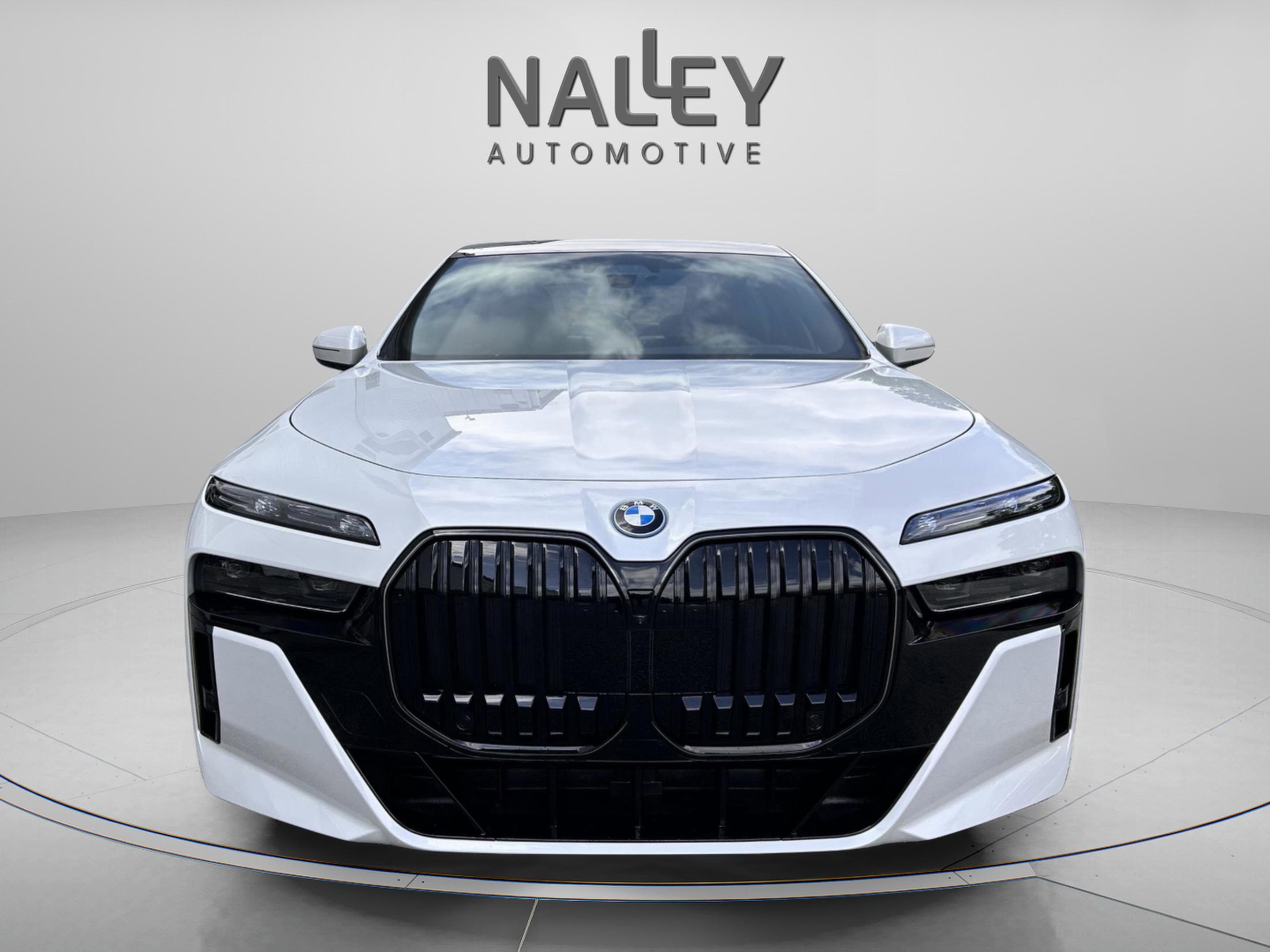 Used 2025 BMW 750e xDrive w/ Executive Package image 6