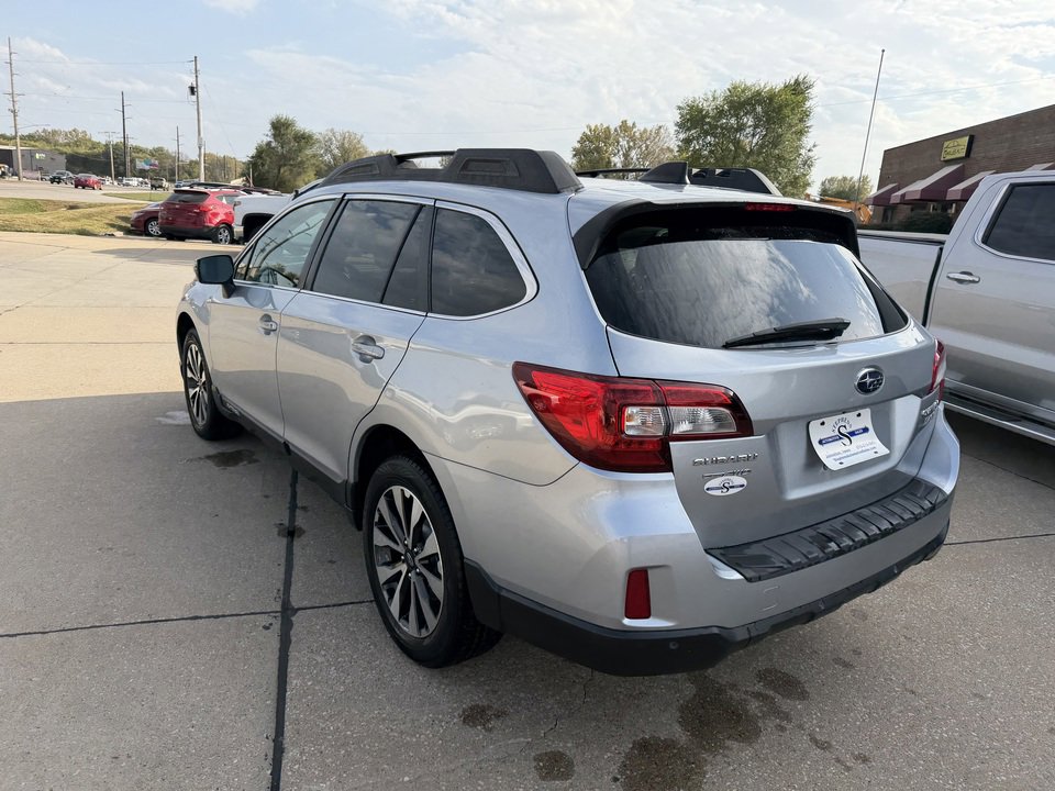 Used 2017 Subaru Outback 2.5i Limited image 7