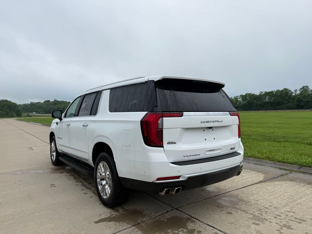 Used 2025 GMC Yukon XL Denali AWD/4WD image 8