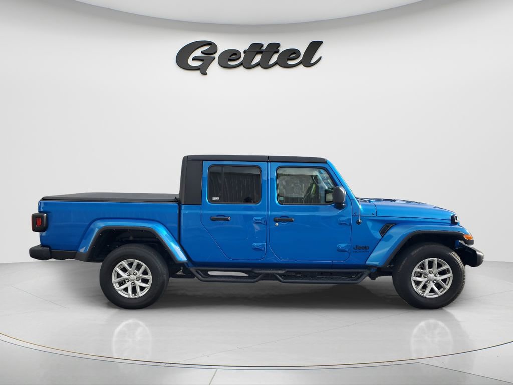 Used 2023 Jeep Gladiator Sport image 3
