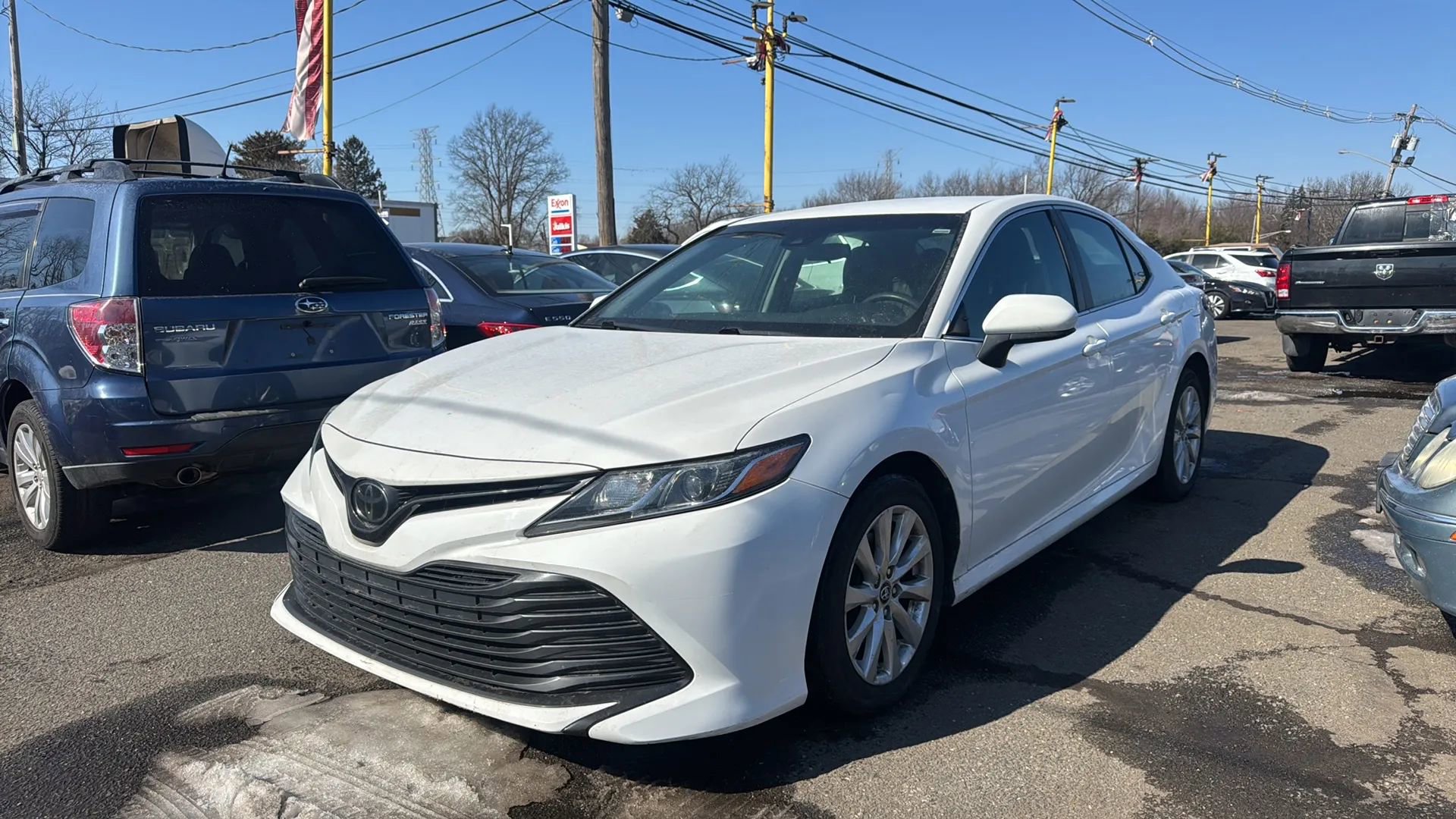 Used 2018 Toyota Camry LE image 1
