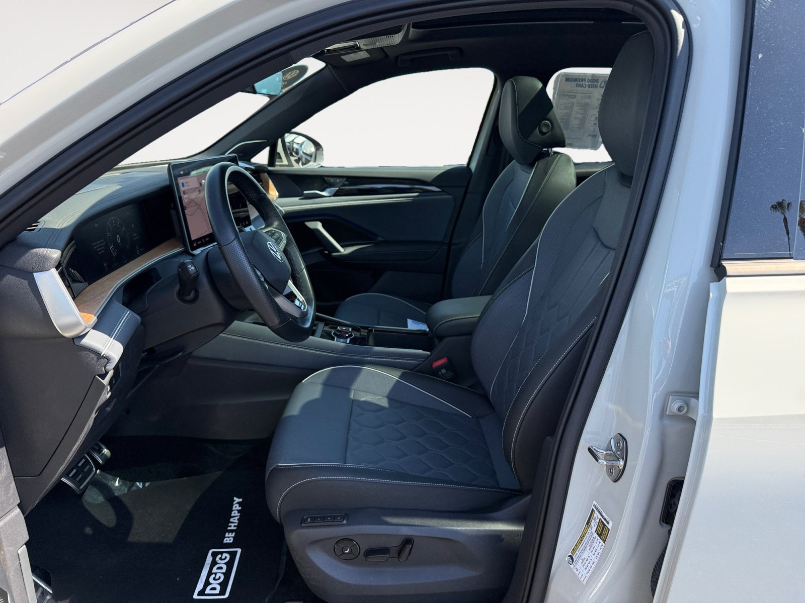 Certified 2025 Volkswagen Tiguan SEL R-Line AWD/4WD image 10