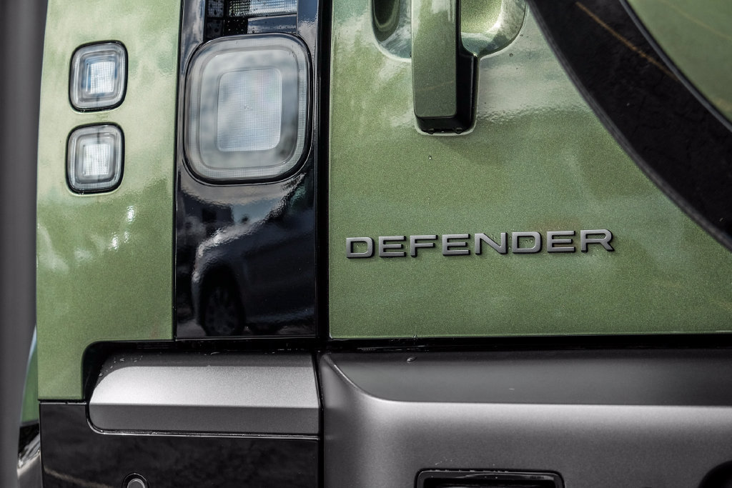 New 2026 Land Rover Defender 110 X-Dynamic SE AWD/4WD image 8